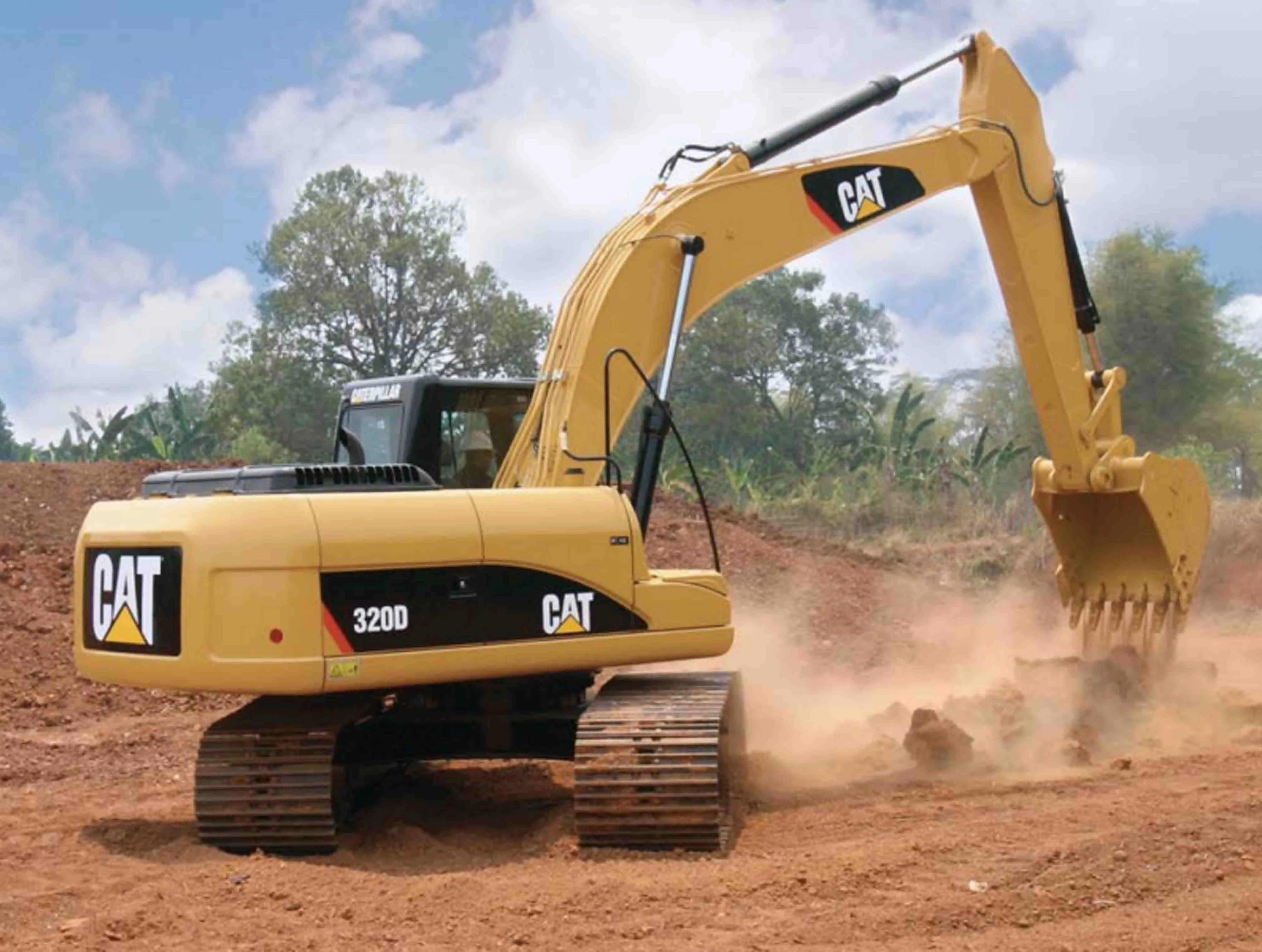 What hydraulic pump does the Carter medium excavator use?