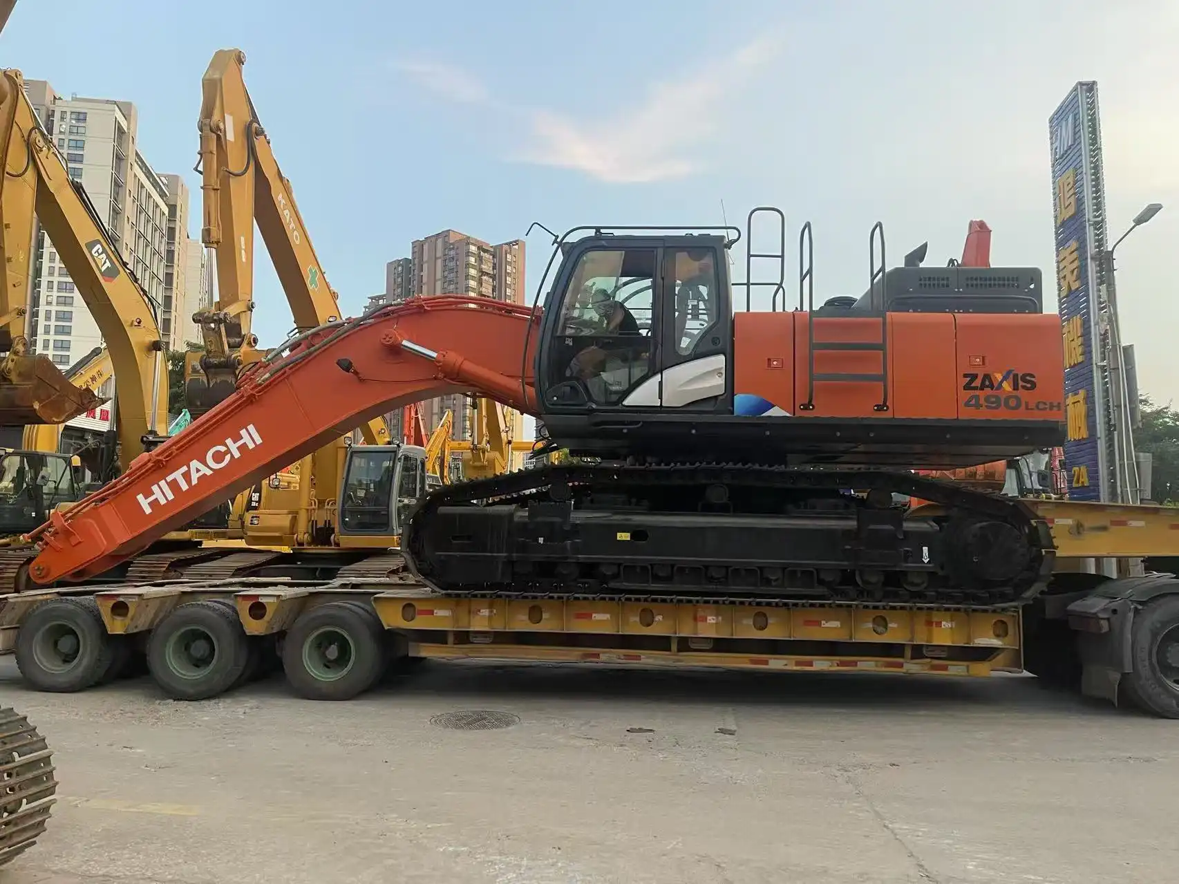 Heavyweight shipment! Two HITACHI ZX490 excavators set off, empowering customers with efficient engineering construction